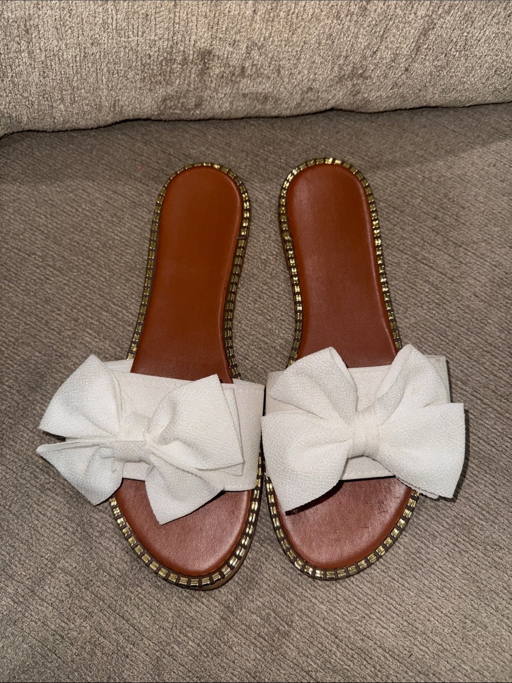 Women's White Bow Slide Sandals - Picture 2 of 4